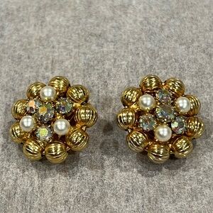 Vintage Weiss Gold-Tone Cluster Earrings with Pearls - clip on